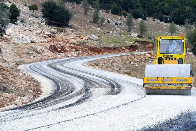 Tarsus’ta 2 yıldır asfaltlanması beklenen yolda çalışmalar başladı