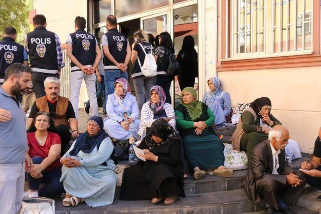 HDP önünde eylem yapan ailelerin sayısı 20’ye yükseldi