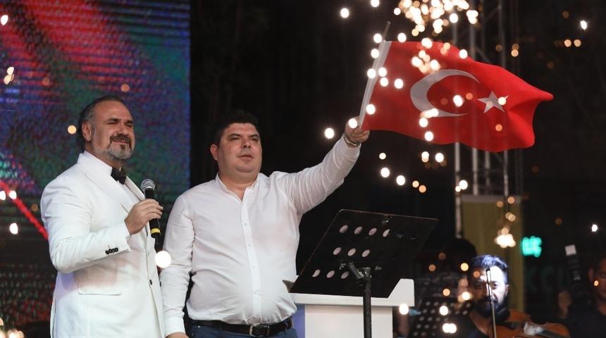 Başkan Kılıç ve Hakan Aysev’den 9 Eylül düeti