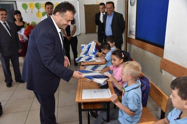 Başkan Şahin, okula başlayan çocukların sevincini paylaştı