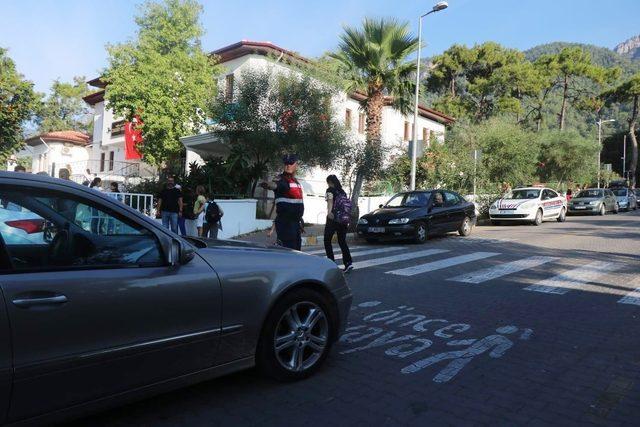 Jandarma’dan okul önlerinde ‘Huzur ve Güven’ uygulaması