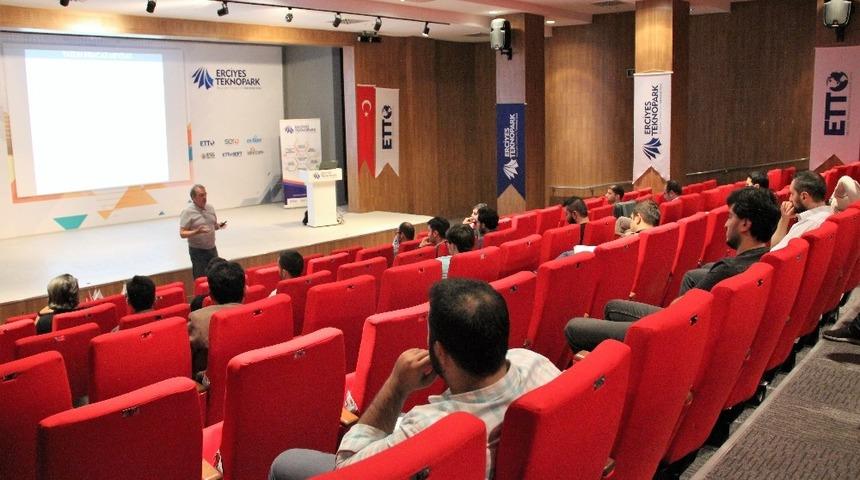 Erciyes Teknopark yazılım firmaları i&ccedil;in dış ticaret eğitimi d&uuml;zenledi