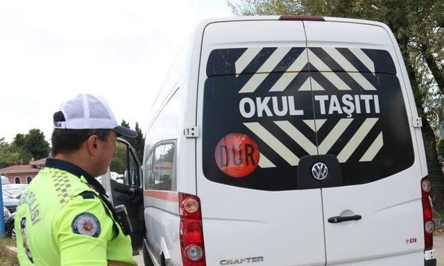 Kocaeli’de okul önü ve çevresinde yapılan uygulamada aranan 9 kişi yakalandı