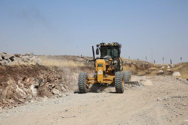 Karaköprü yeni yol açma çalışmaları devem ediyor