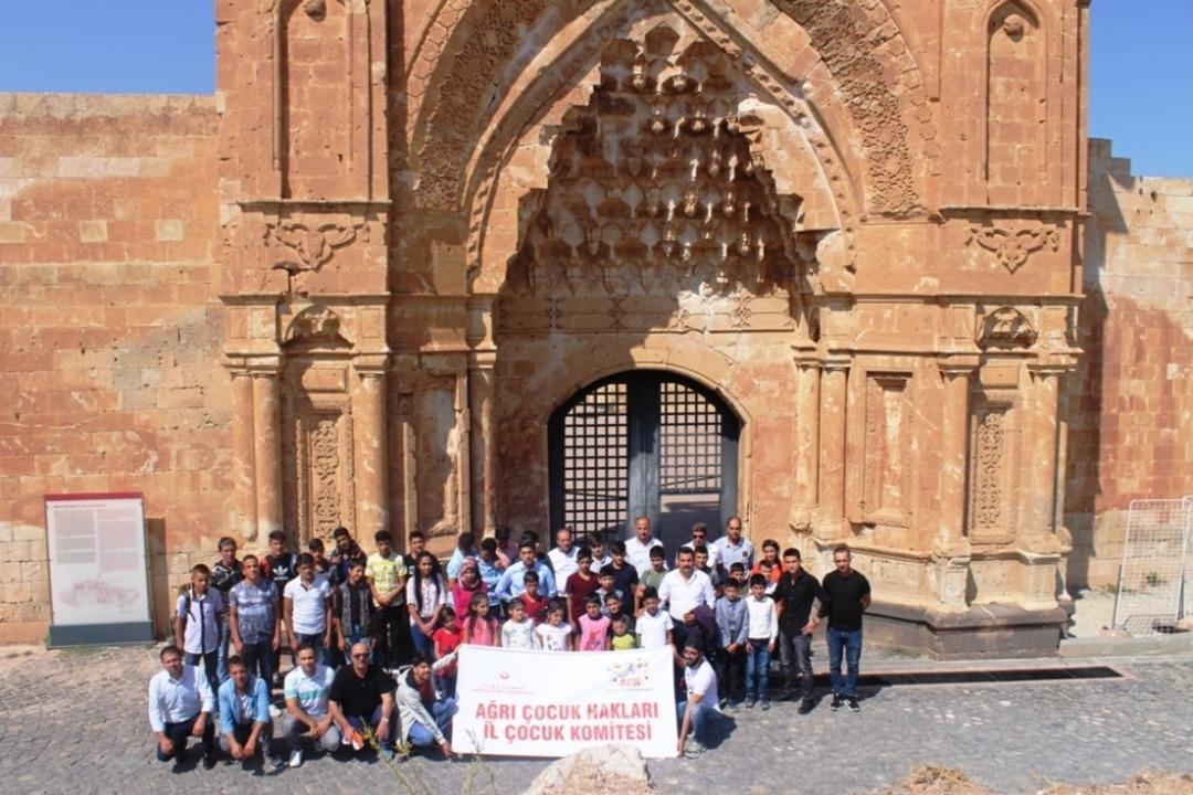 Ağrı İl &Ccedil;ocuk Hakları Komitesinden &Ccedil;ocuklara Doğubayazıt gezisi