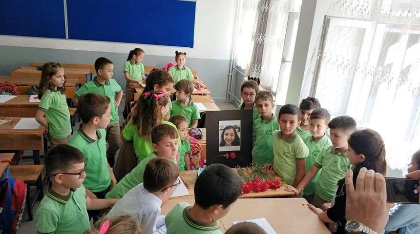 &Ouml;ğrenciler, kazada &ouml;len arkadaşlarını unutmadı