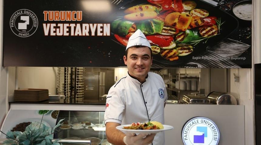 PA&Uuml; yemekhanesinde &lsquo;Turuncu Vejetaryen&rsquo;i hizmete a&ccedil;ıldı