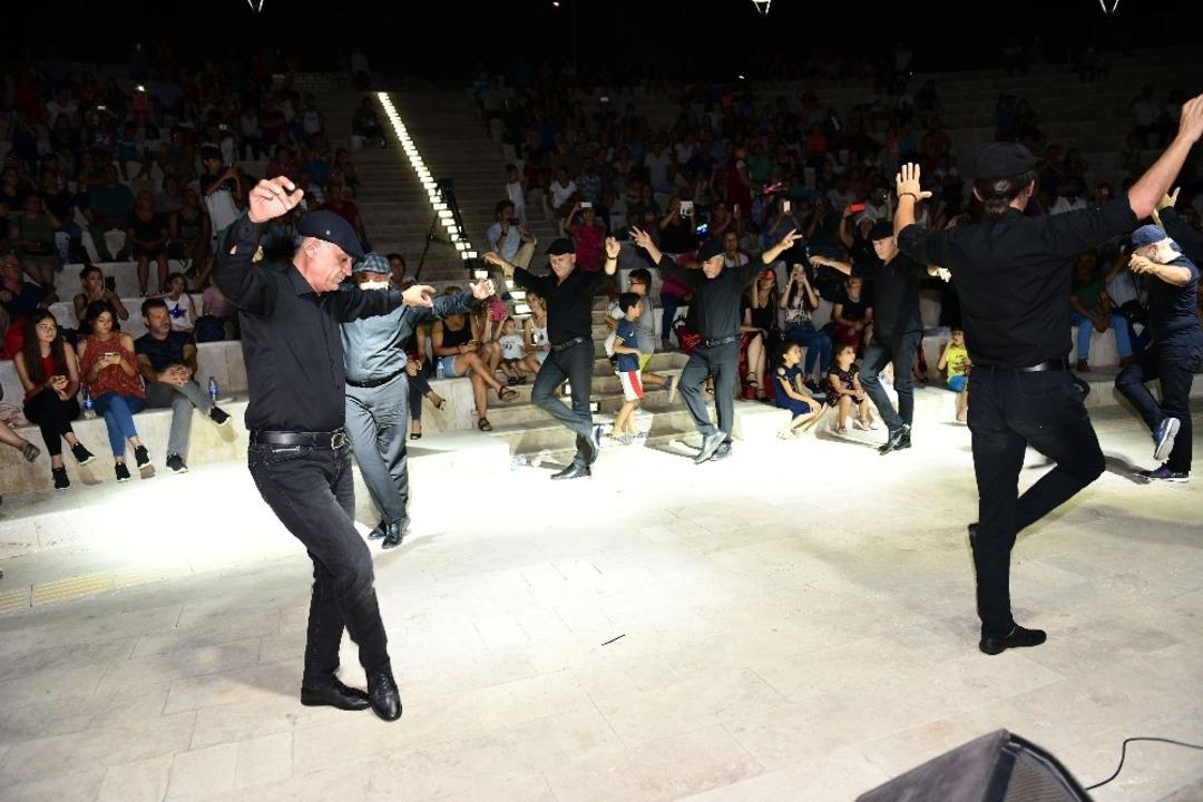 &Ccedil;iğli&rsquo;de barış t&uuml;rk&uuml;leri s&ouml;ylendi