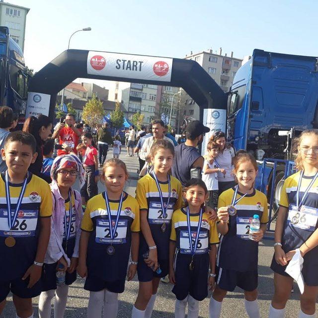 Masterler Türkiye Atletizm Şampiyonasında derece alan sporculara tebrik