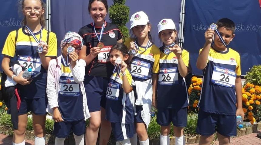 Masterler Türkiye Atletizm Şampiyonasında derece alan sporculara tebrik