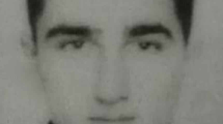 Yatağında tabancayla vurulmuş halde ölü bulundu