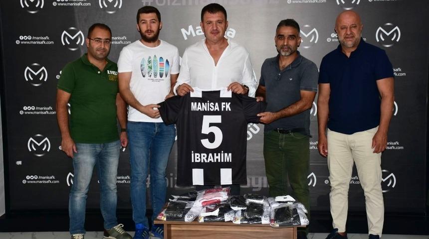 Manisa FK&rsquo;dan Gazeteciler Cemiyetine forma jesti