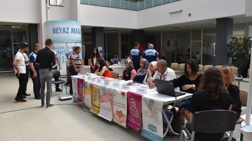 Belediye binası i&ccedil;inde sağlık i&ccedil;in stant a&ccedil;ıldı