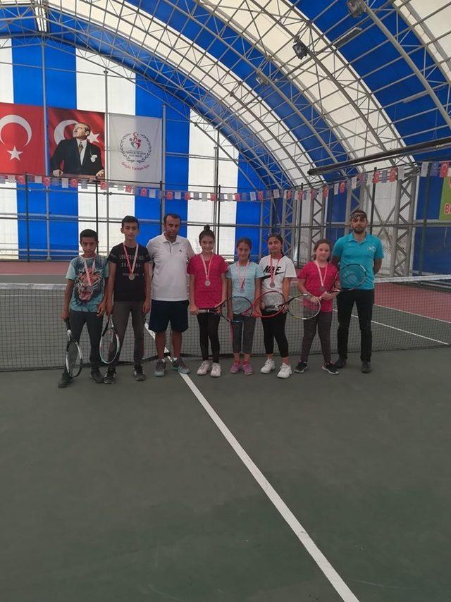 30 Ağustos Tenis Turnuvası Sona Erdi