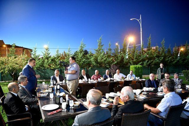 Büyükşehir Belediyesinden Muharrem iftarı verildi