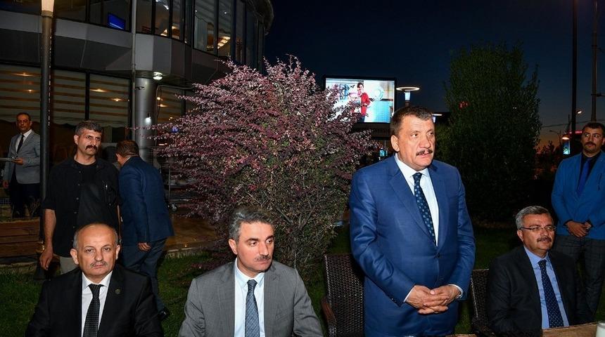 B&uuml;y&uuml;kşehir Belediyesinden Muharrem iftarı verildi