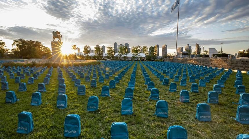 Savaşta &ouml;len her bir &ccedil;ocuk bir sırt &ccedil;antası!