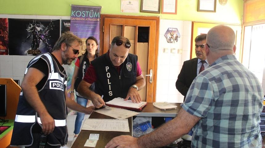 Antalya Emniyetinden okullar &ccedil;evresinde denetim