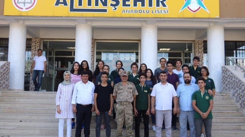 Albay Atasoy &ouml;ğrencileri yalnız bırakmadı