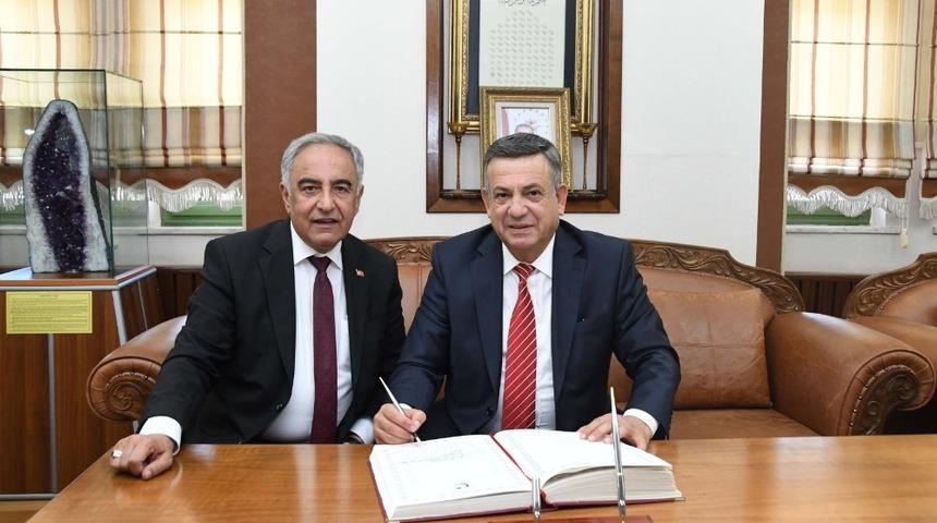 Erdemoğlu, Rekt&ouml;r Turgut ile bir araya geldi