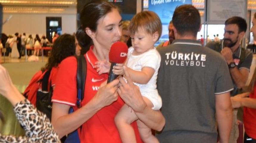 Naz Aydemir Akyol, hem annelik yaptı, hem de 'milli forma' için savaştı!  