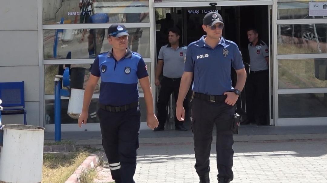 Polis ve zabıta ekiplerinden &rsquo;korsan taşımacılık&rsquo; n&ouml;beti
