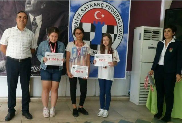 Yunusemreli satranççılar İzmir Açık Satranç Turnuvasına katıldı