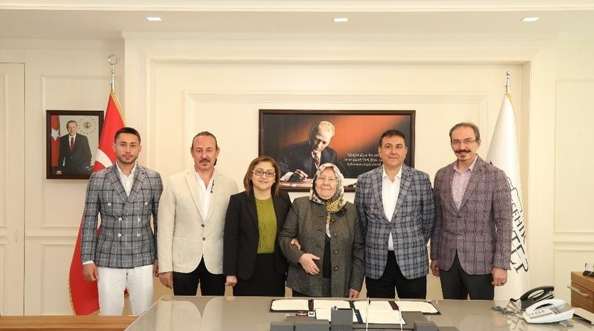 Hayırsever sanayiciden sosyal tesis desteği