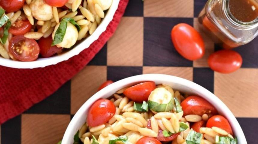 Şehriyeli Caprese Salatası