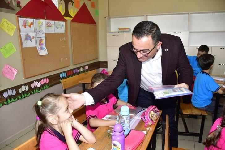 Başkan Erdoğan, ilkokul öğrencilerini sevindirdi G2