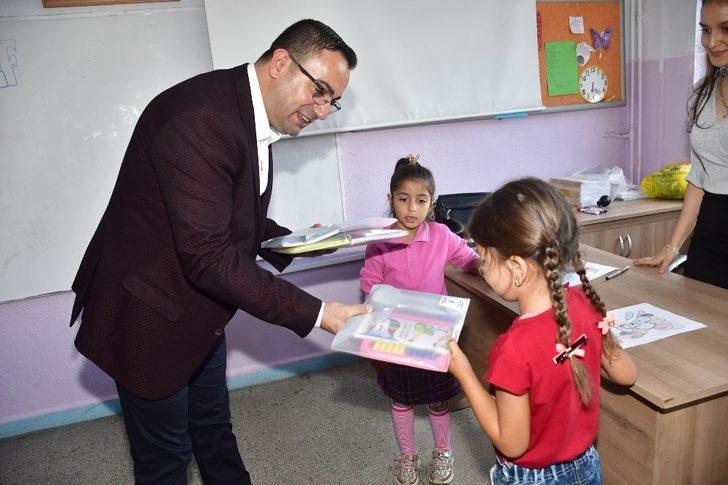 Başkan Erdoğan, ilkokul öğrencilerini sevindirdi G4