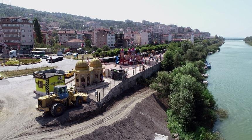 G&uuml;l&uuml;&ccedil; Belediyesi sahilde 2. Etap &ccedil;alışmalarına başladı
