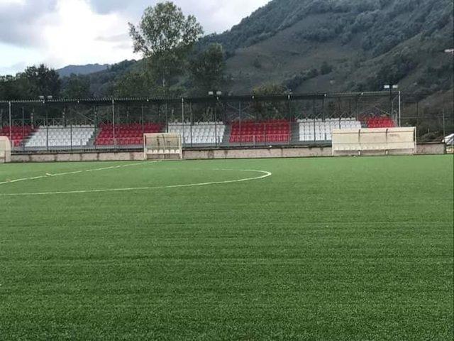 Çatalpınar ve Aybastı ilçe futbol sahalarına tribün yapıldı