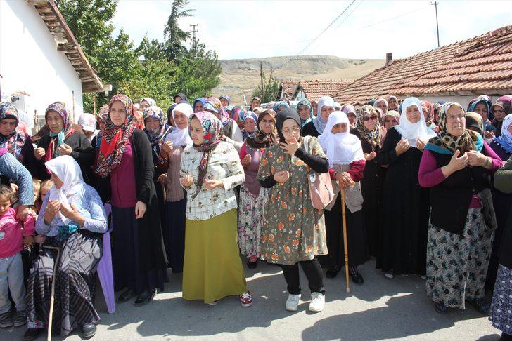 65 yıllık evli çift hayata aynı gün veda etti G1