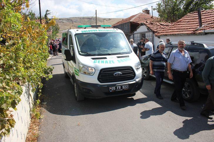 65 yıllık evli çift hayata aynı gün veda etti G2