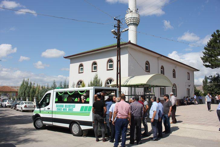 65 yıllık evli çift hayata aynı gün veda etti G3