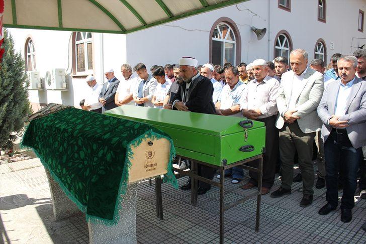 65 yıllık evli çift hayata aynı gün veda etti G4