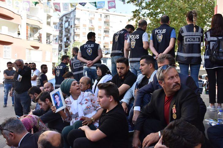 Diyarbakır anneleri, HDP il binası önünde oturma eylemine devam ediyor G2