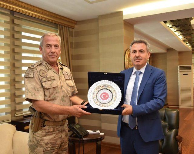 Erzurum Jandarma Bölge Komutanı Tuğgeneral Okyar’dan, Vali Elban’a ziyaret