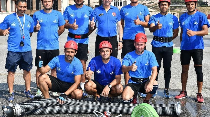 Hem yangınlarla hem rakipleriyle mücadele ediyorlar