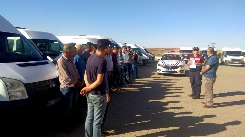 Jandarma ekipleri servis şof&ouml;rlerini bilgilendirdi