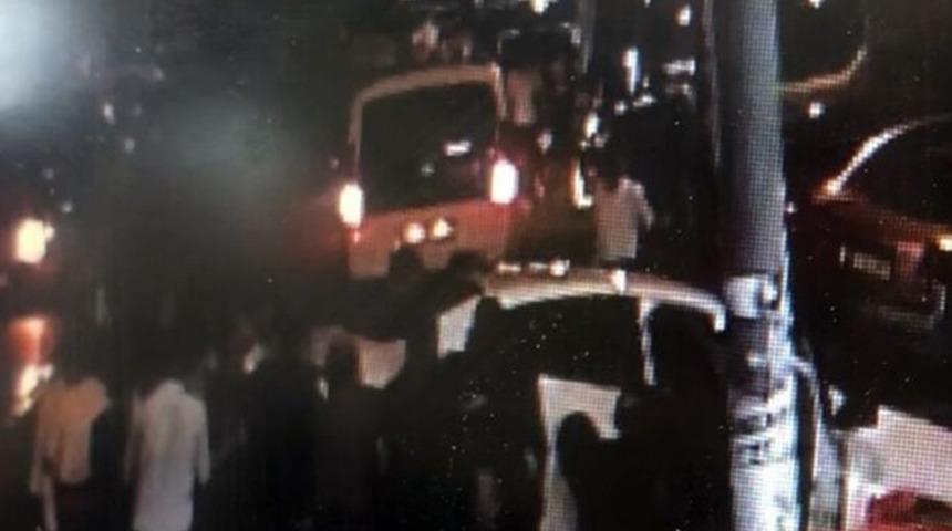 Esenyurt'ta aracın altında kalan kız çocuğu için vatandaşlar seferber oldu