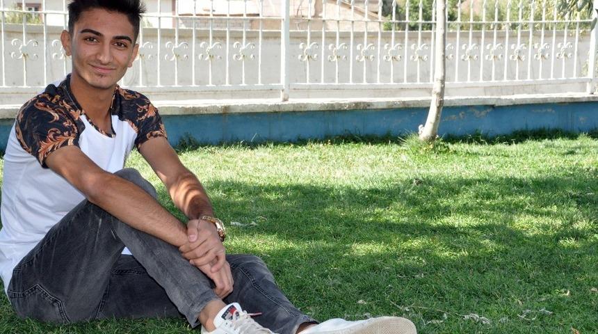 Sokak r&ouml;portajlarını yapan Y&uuml;ksekovalı gence dizilerde oynama teklifi geldi