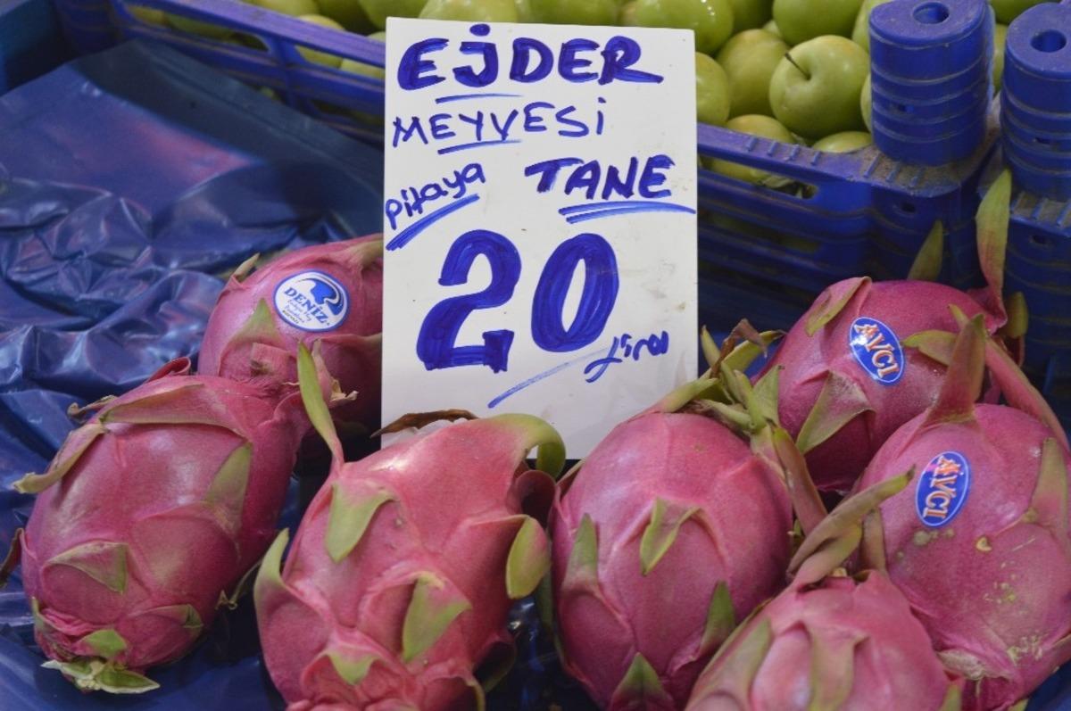 Ejder meyvesinin hem şekli hem de fiyatı şaşırtıyor