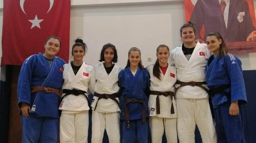 Salihlili 7 judocu milli takım kampında