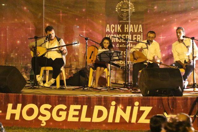 Akhisar’da Açıkhava’da müzik ziyafeti