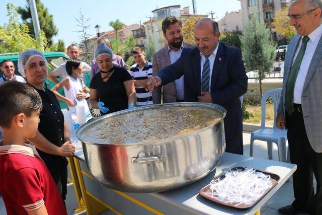 Kütahya’da okullarda aşure ikramı