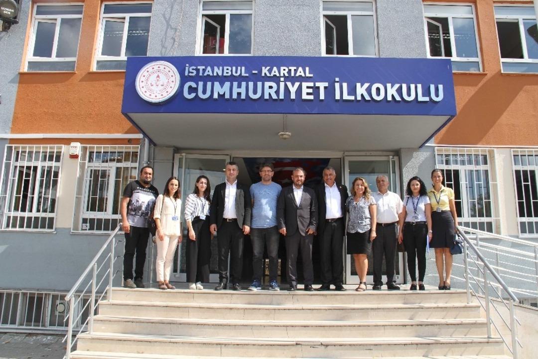 Kartal Belediyesinden minik &ouml;ğrencilere, &ccedil;anta ve kırtasiye desteği