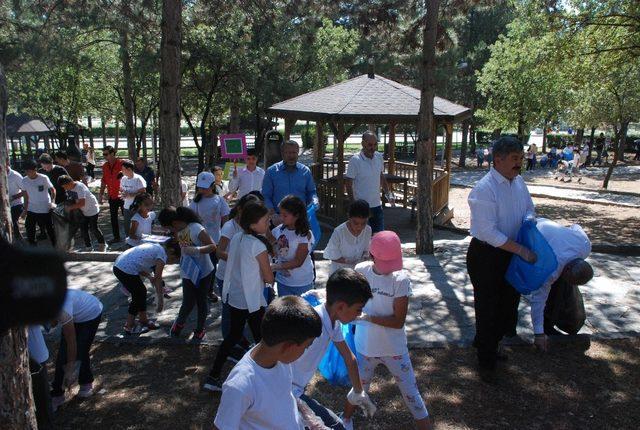 Gediz’de öğrencilerden temizlik seferberliği