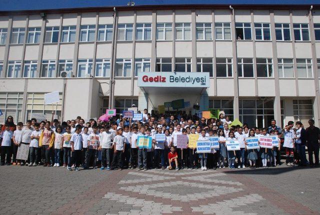 Gediz’de öğrencilerden temizlik seferberliği